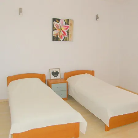 Apartments Rina Primosten Exterior photo