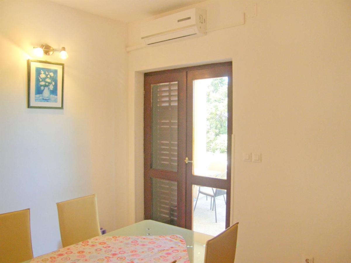 Apartment Rina Primosten